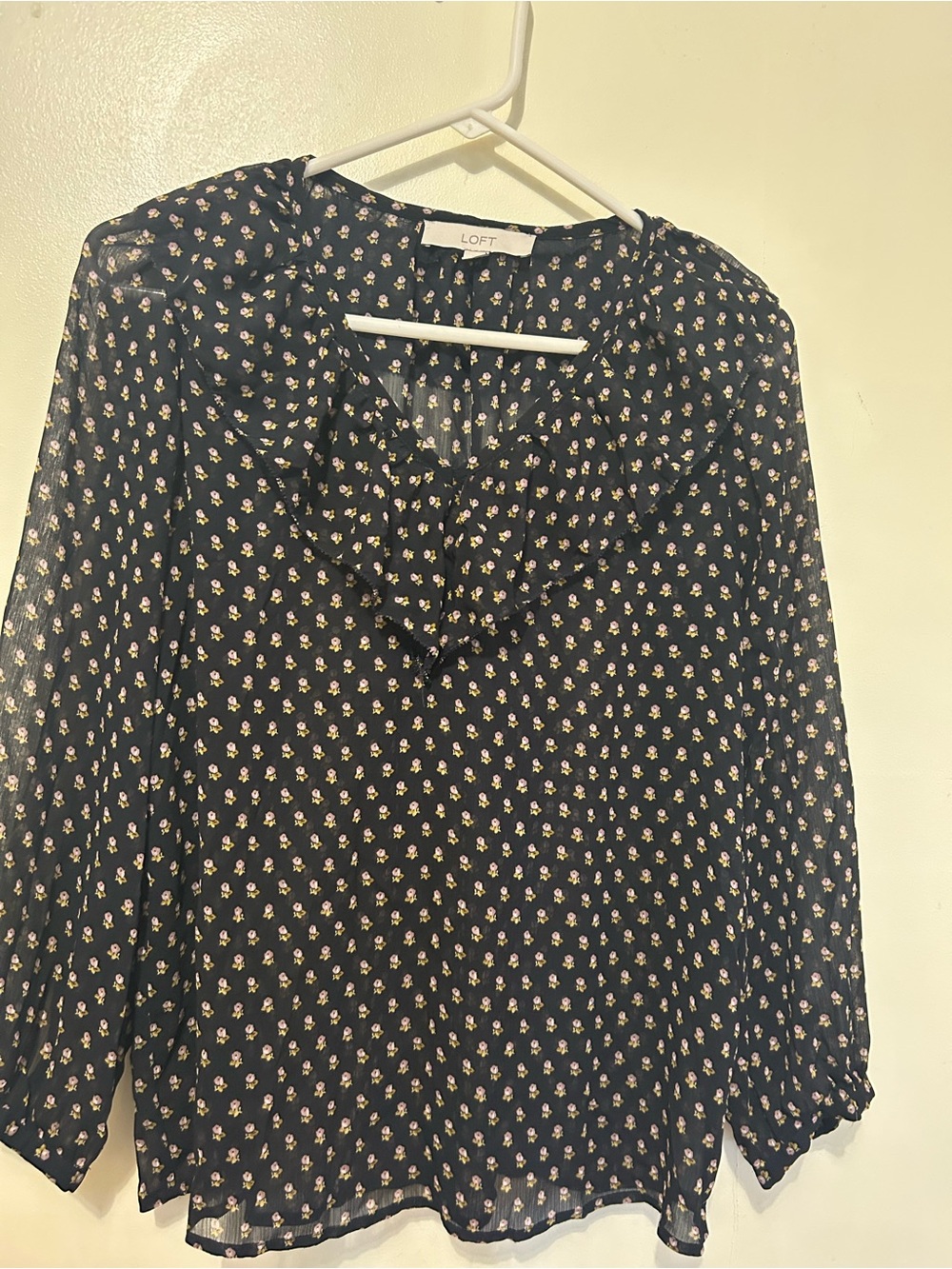 NWOT LOFT Career Black Small Floral Ruffle V-Neck Blouse Sz XS Long Sleeve